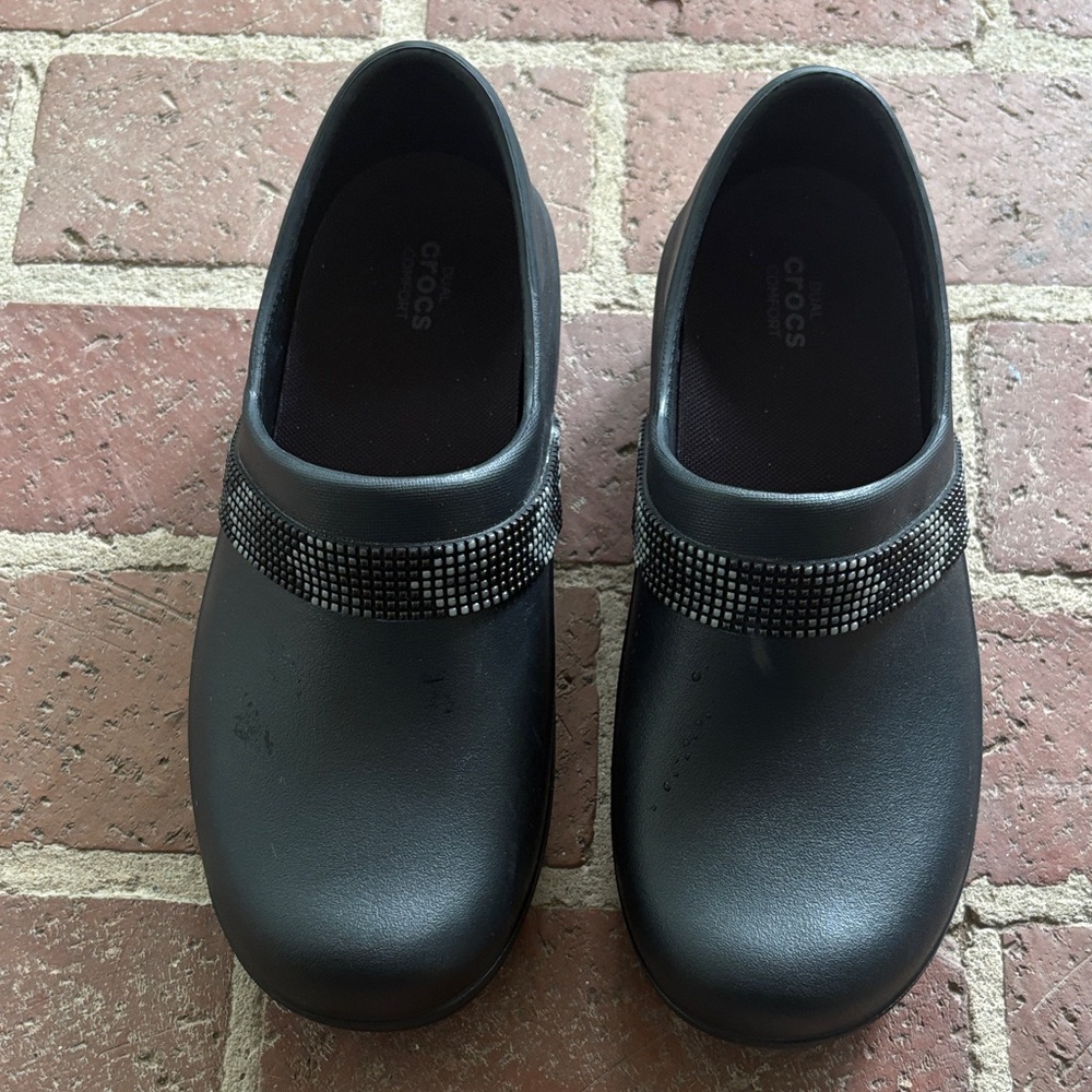 CROCS EUC “Neria” Pro II Black Cligs with Silver/Black Accents